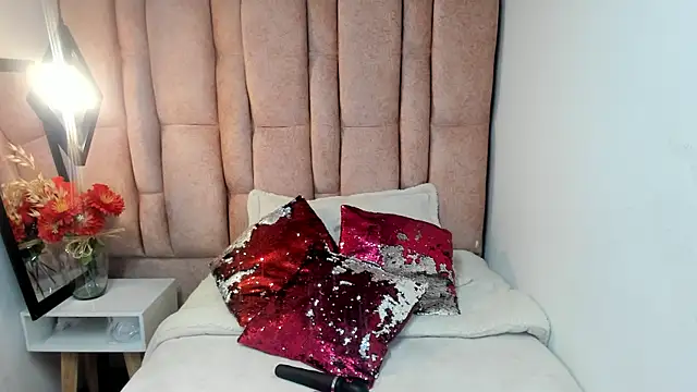 Issa Milf   online show from July 8, 1:15 pm