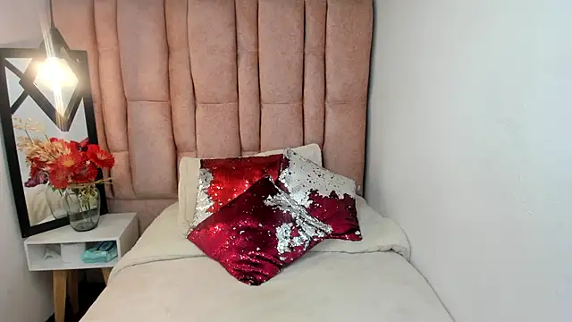 Issa Milf   online show from July 16, 4:02 pm