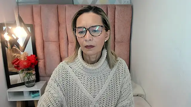 Issa Milf   online show from July 23, 2:37 pm