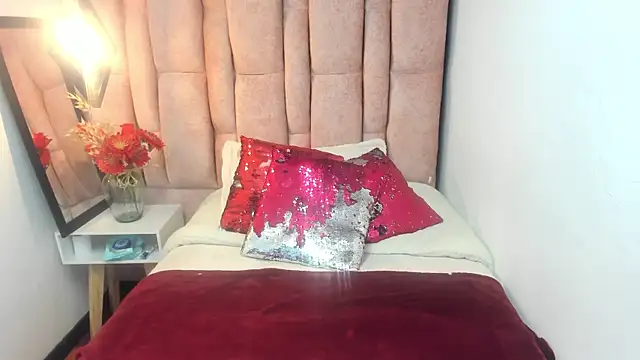Issa Milf   online show from July 25, 1:30 pm