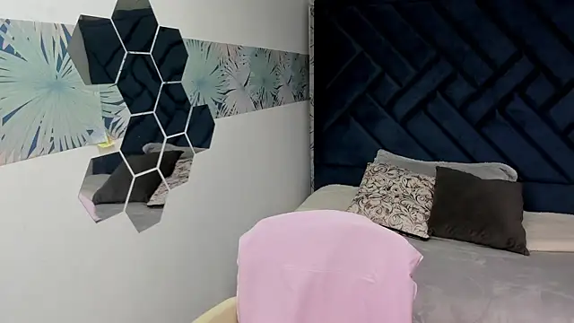 Valery More   online show from October 30, 12:17 pm