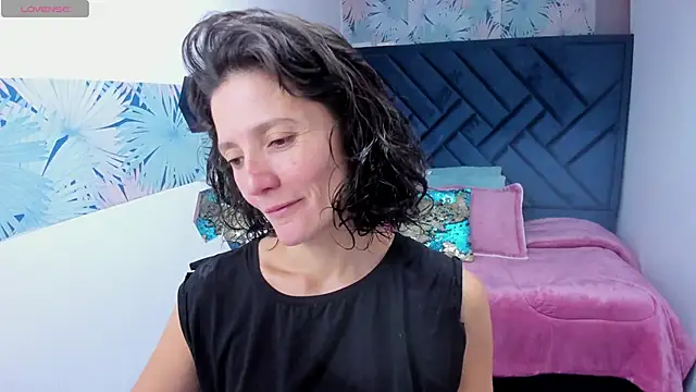 Snapshot of Valery_More__ chatting on May 4, 1:07 pm Valery More online show from May 4, 1:07 pm