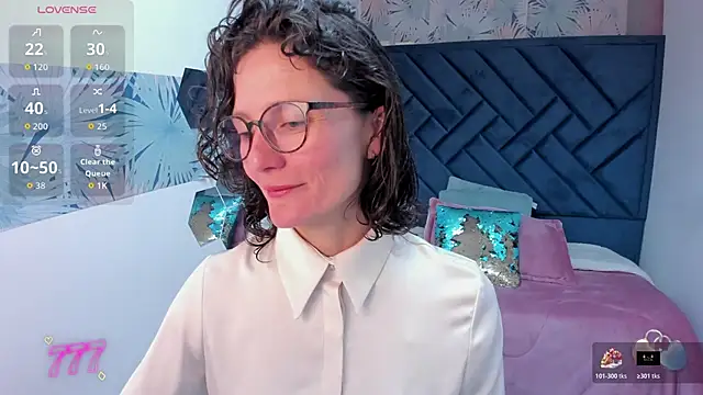 Snapshot of Valery_More__ chatting on May 19, 12:11 pm Valery More online show from May 19, 12:11 pm