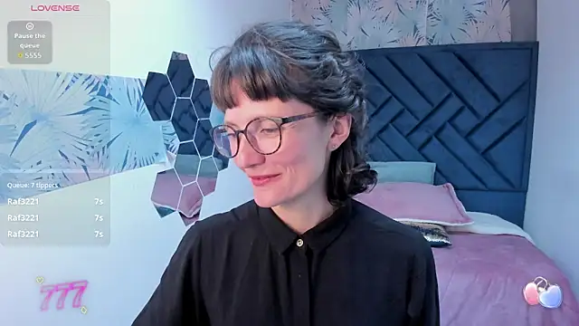 Snapshot of Valery_More__ chatting on May 25, 11:55 pm Valery More online show from May 25, 11:55 pm