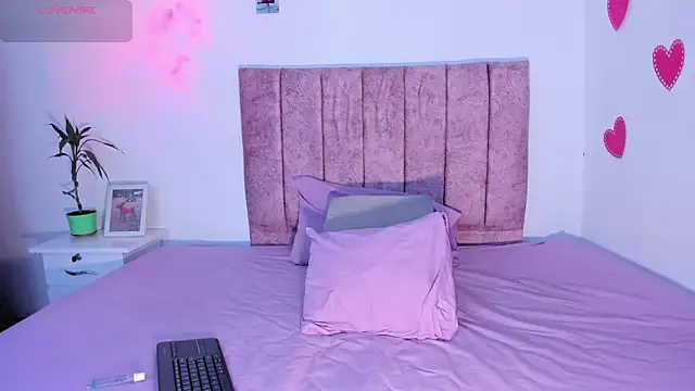 Mila 1wood online show from November 6, 8:10 pm