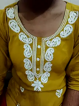 Snapshot of Meenu_rani6 chatting on October 17, 7:11 am Meenu rani6 online show from October 17, 7:11 am