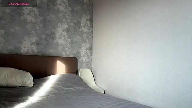 MIA SHADE online show from November 21, 8:02 am