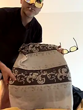 Snapshot of Chinolow chatting on November 27, 7:27 pm Chinolow online show from November 27, 7:27 pm