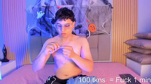 Kandyfrees  online show from November 1, 7:27 pm