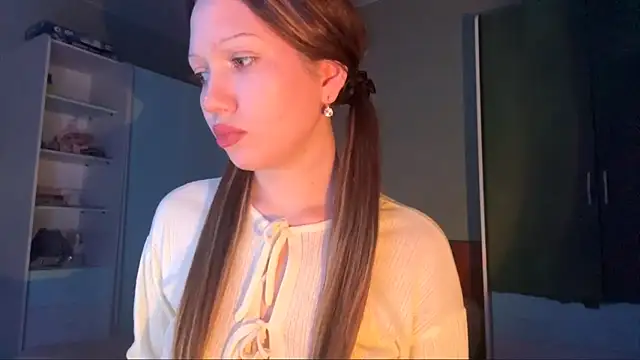 EmiIyKitty online show from October 22, 8:08 pm