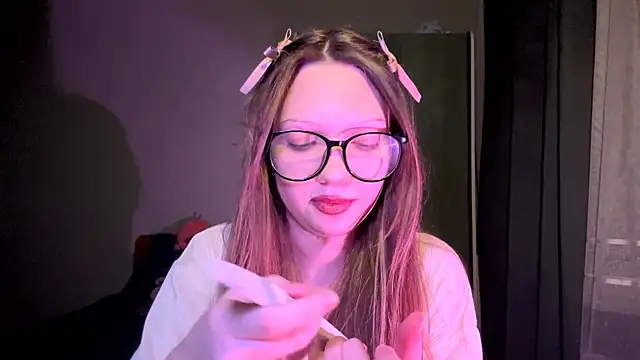 EmiIyKitty online show from November 12, 7:46 pm