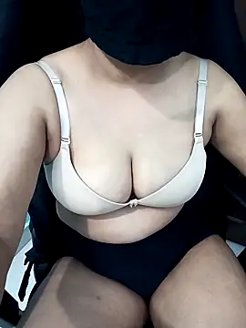 Snapshot of nakedqueen4u chatting on October 10, 6:40 pm nakedqueen4u online show from October 10, 6:40 pm