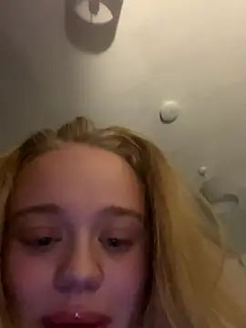 LilyPopsxx online show from September 29, 6:35 pm