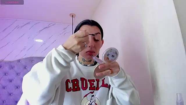 Iris  77 online show from October 12, 7:02 pm