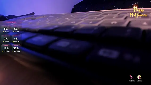 Snapshot of violet_blaze chatting on October 31, 10:16 am violet blaze online show from October 31, 10:16 am