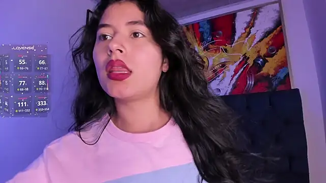 Snapshot of violet_blaze chatting on November 6, 12:06 pm violet blaze online show from November 6, 12:06 pm