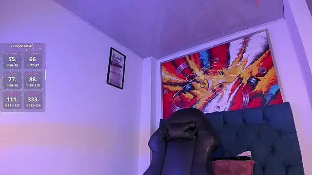 Snapshot of violet_blaze chatting on November 20, 10:04 am violet blaze online show from November 20, 10:04 am