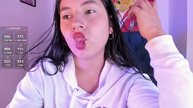 Snapshot of violet_blaze chatting on November 25, 10:26 am violet blaze online show from November 25, 10:26 am