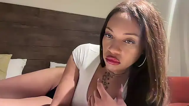 realrockybee1 online show from October 7, 10:40 pm