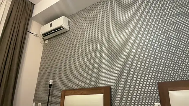 realrockybee1 online show from November 20, 10:53 pm