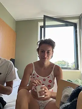 GoldenPussy1329 online show from June 18, 7:41 am