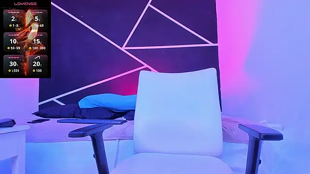 VynnyBlacke  online show from October 12, 8:08 pm