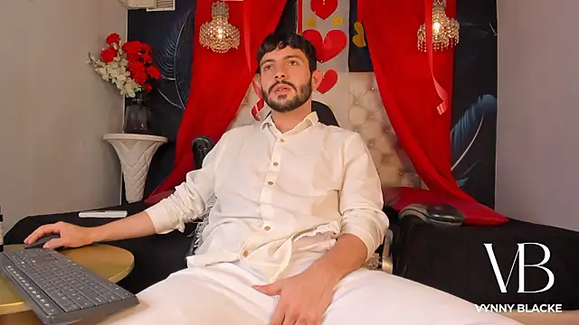 VynnyBlacke  online show from February 15, 7:51 am