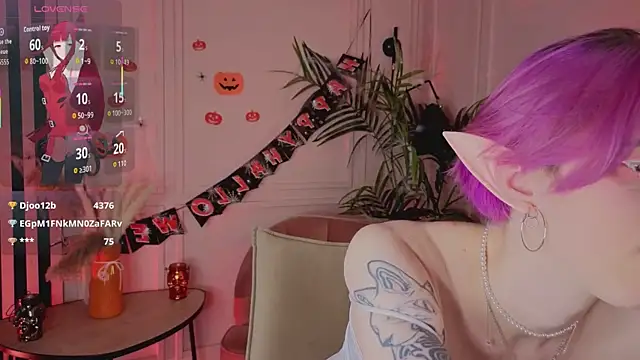 luna son online show from October 31, 9:43 am