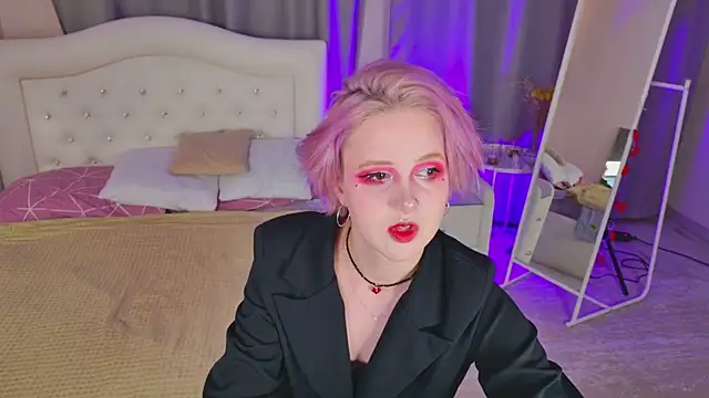 luna son online show from November 20, 6:13 am