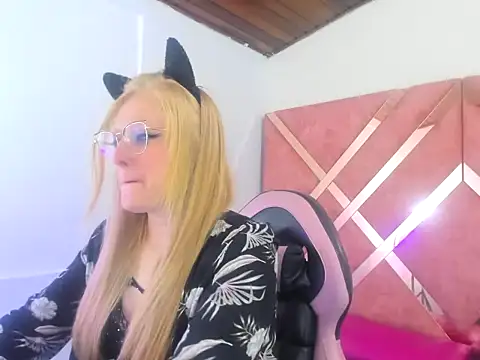 AliceCat 01 online show from September 30, 4:06 am