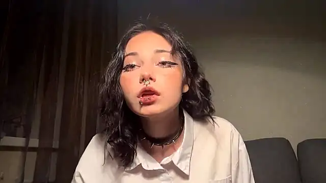 Snapshot of Beeping_Creature chatting on September 29, 3:28 pm Beeping Creature online show from September 29, 3:28 pm