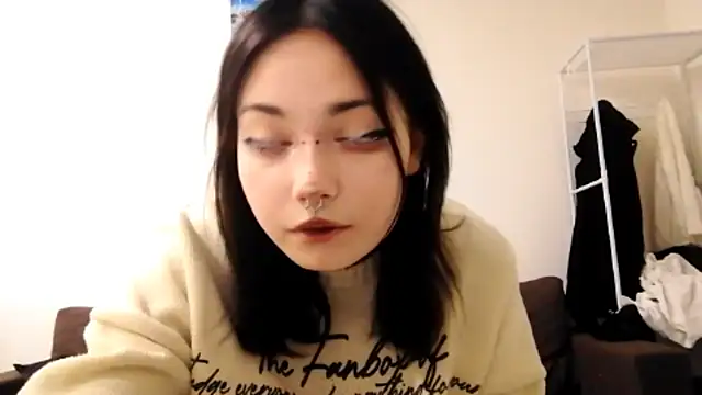 Snapshot of Beeping_Creature chatting on October 7, 3:42 pm Beeping Creature online show from October 7, 3:42 pm