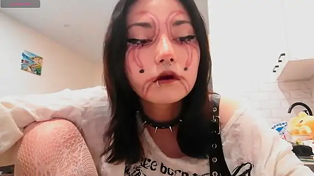 Snapshot of Beeping_Creature chatting on October 11, 5:00 pm Beeping Creature online show from October 11, 5:00 pm