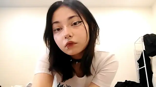 Snapshot of Beeping_Creature chatting on October 12, 9:19 am Beeping Creature online show from October 12, 9:19 am