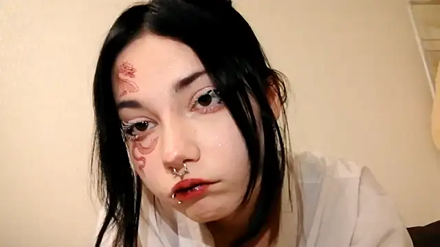 Snapshot of Beeping_Creature chatting on October 15, 3:45 pm Beeping Creature online show from October 15, 3:45 pm