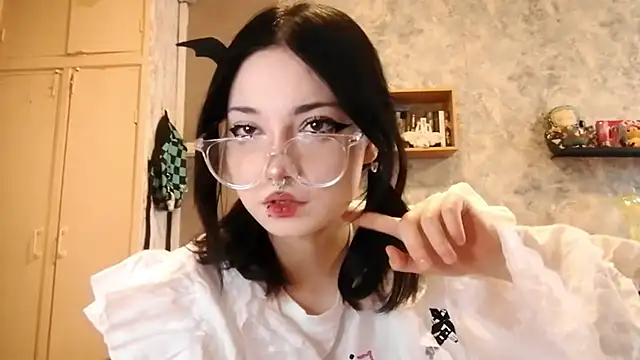 Snapshot of Beeping_Creature chatting on October 26, 6:30 am Beeping Creature online show from October 26, 6:30 am