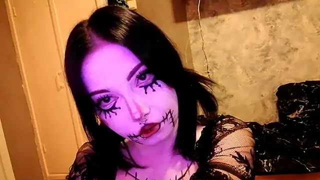 Snapshot of Beeping_Creature chatting on October 29, 1:35 pm Beeping Creature online show from October 29, 1:35 pm