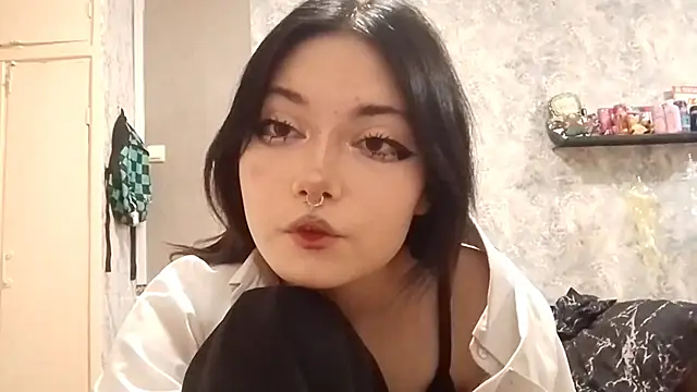 Snapshot of Beeping_Creature chatting on November 2, 1:02 pm Beeping Creature online show from November 2, 1:02 pm