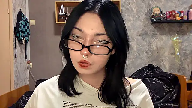 Snapshot of Beeping_Creature chatting on November 7, 3:23 pm Beeping Creature online show from November 7, 3:23 pm