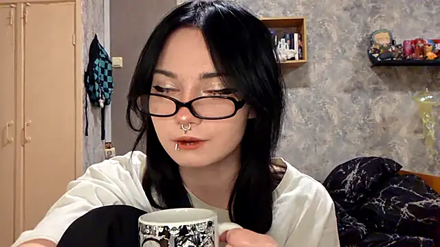 Snapshot of Beeping_Creature chatting on November 10, 6:07 pm Beeping Creature online show from November 10, 6:07 pm