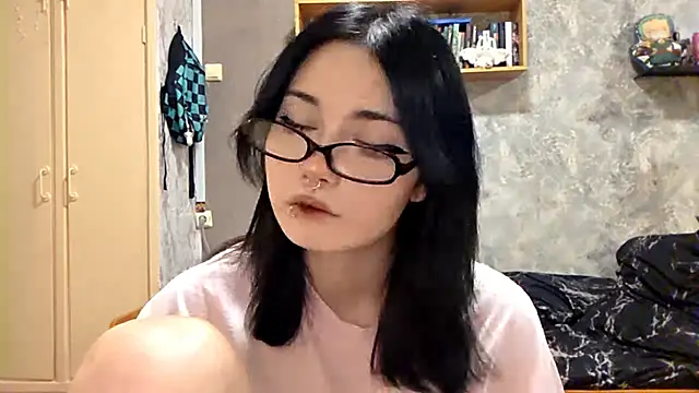 Snapshot of Beeping_Creature chatting on November 12, 3:01 pm Beeping Creature online show from November 12, 3:01 pm