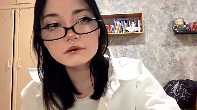 Snapshot of Beeping_Creature chatting on November 15, 7:21 pm Beeping Creature online show from November 15, 7:21 pm