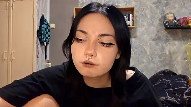 Snapshot of Beeping_Creature chatting on November 16, 4:23 pm Beeping Creature online show from November 16, 4:23 pm