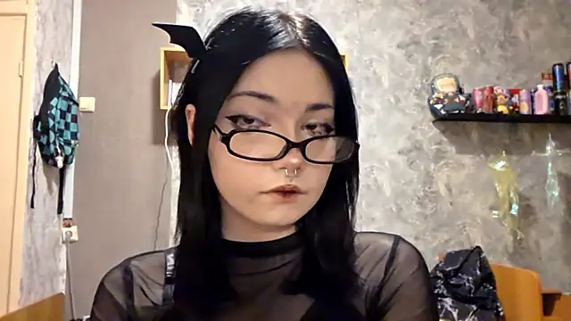 Snapshot of Beeping_Creature chatting on November 17, 4:13 pm Beeping Creature online show from November 17, 4:13 pm