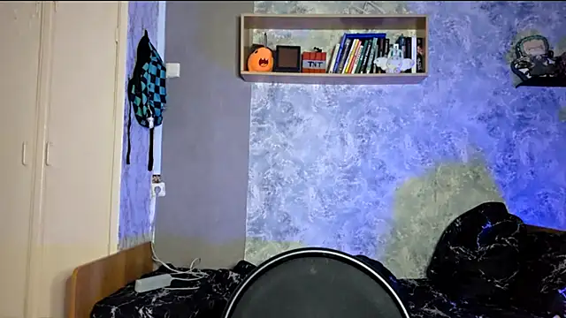 Snapshot of Beeping_Creature chatting on November 23, 5:13 pm Beeping Creature online show from November 23, 5:13 pm