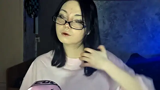 Snapshot of Beeping_Creature chatting on November 29, 2:31 pm Beeping Creature online show from November 29, 2:31 pm