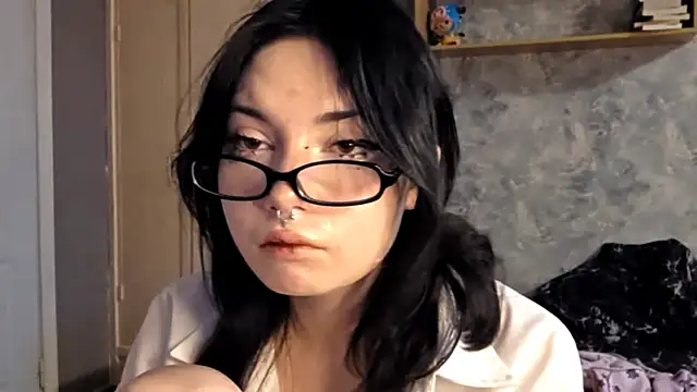 Snapshot of Beeping_Creature chatting on December 5, 11:30 am Beeping Creature online show from December 5, 11:30 am