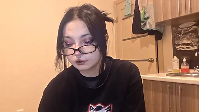 Snapshot of Beeping_Creature chatting on February 12, 4:24 pm Beeping Creature online show from February 12, 4:24 pm