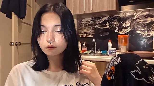 Snapshot of Beeping_Creature chatting on February 15, 4:03 pm Beeping Creature online show from February 15, 4:03 pm