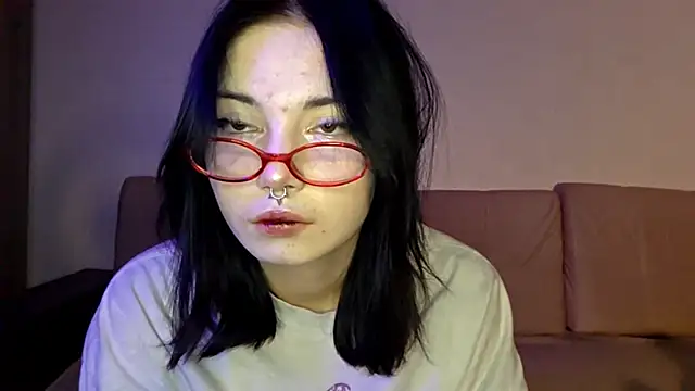 Snapshot of Beeping_Creature chatting on March 6, 11:28 am Beeping Creature online show from March 6, 11:28 am